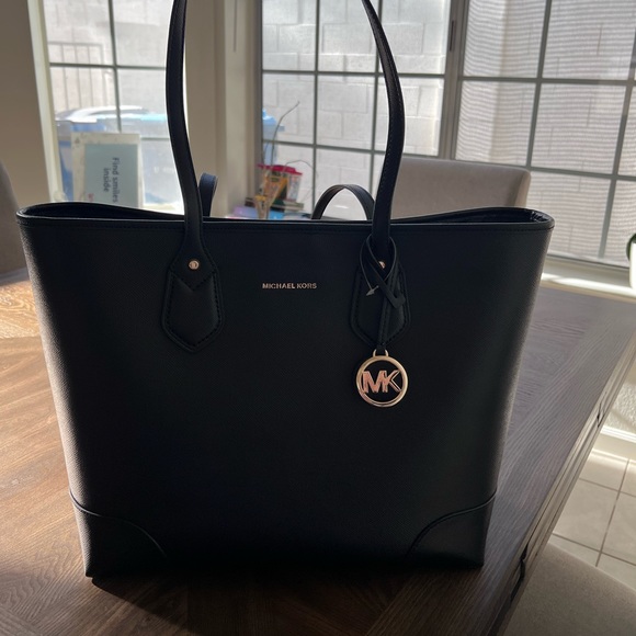Michael Kors Handbags - Michael Kors LG tote bag, NEW